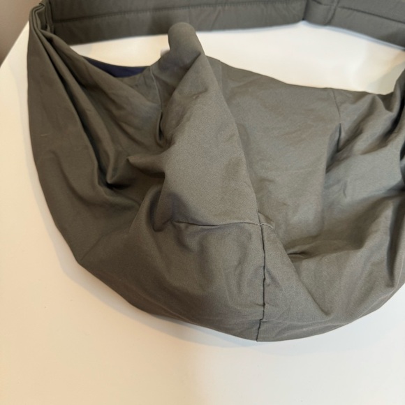 SlowTon Hands-Free Padded & Adjustable Sling Dog & Cat Carrier - Picture 6 of 11